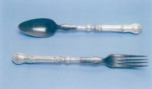  Tav. 23 - forchettone e cucchiaio in corno di bufala, 1824-1873, bottega di Pietro Borrani